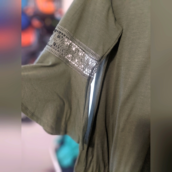 Just Found Bell Sleeve Plus Size Dress - Picture 2 of 11